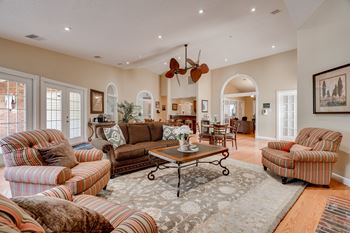 Clubhouse Lounge & Kitchen